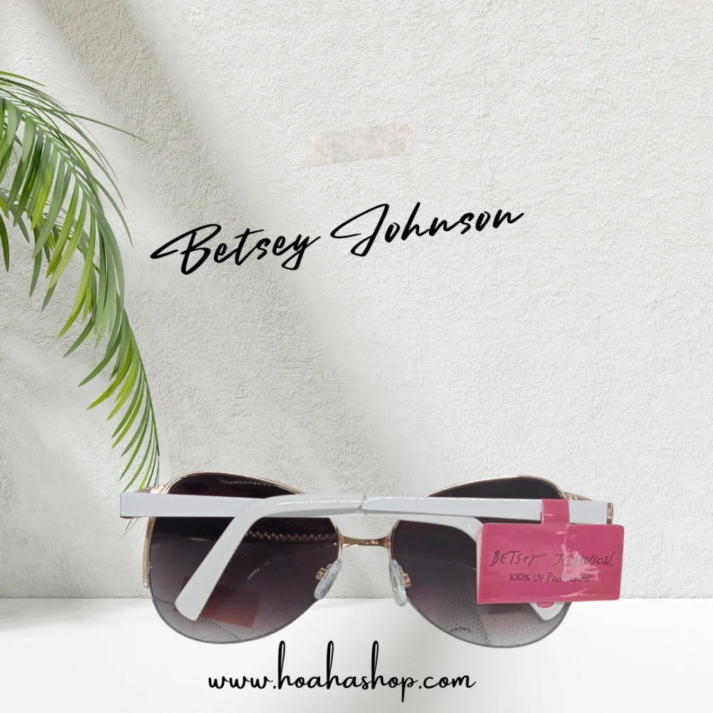 Kính mát Betsey Johnson